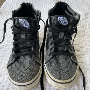 VANS OFF THE WALL SKATEBOARD SHOES (YOUTH) size 1